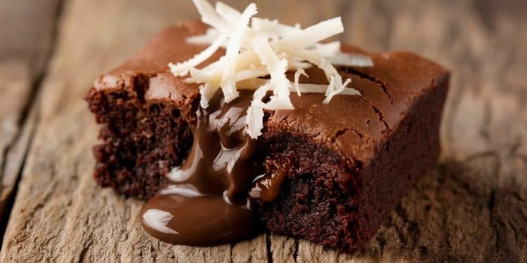 Brownies au chocolat et noix de coco : la recette qui va vous faire fondre ! - Viral Mag Découvrez notre recette ultra gourmande de brownies au chocolat et noix de coco Moelleux fondants irrésistibles Vous ne pourrez plus vous en passer    Viral Mag