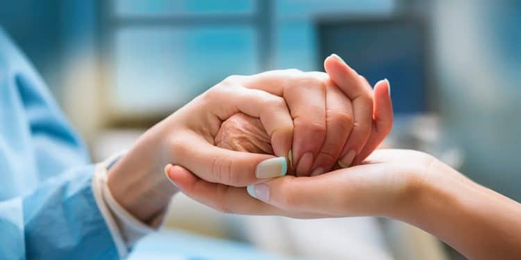 Découvrez lincroyable force des malades en fin de vie à la clinique Sainte Élisabeth de Marseille Un reportage poignant sur ces instants si particuliers   Viral Mag