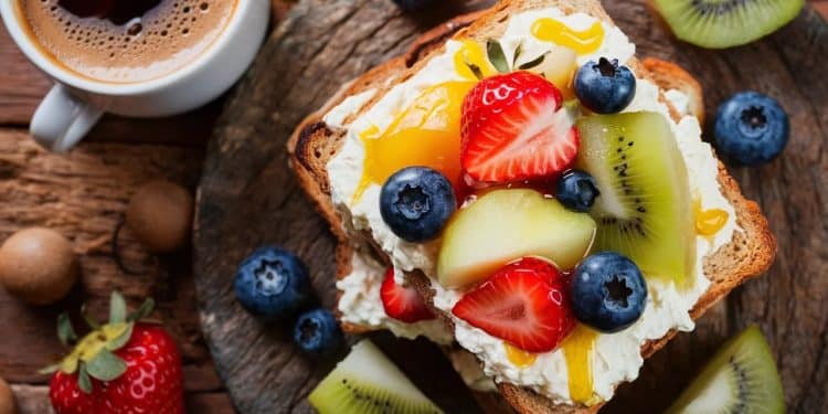 Cette recette de tartine au fromage blanc va vous étonner ! - Viral Mag Découvrez la recette de tartine au fromage blanc qui va révolutionner votre petit déjeuner Simple sain et délicieux vous nen croirez pas vos papilles Viral Mag