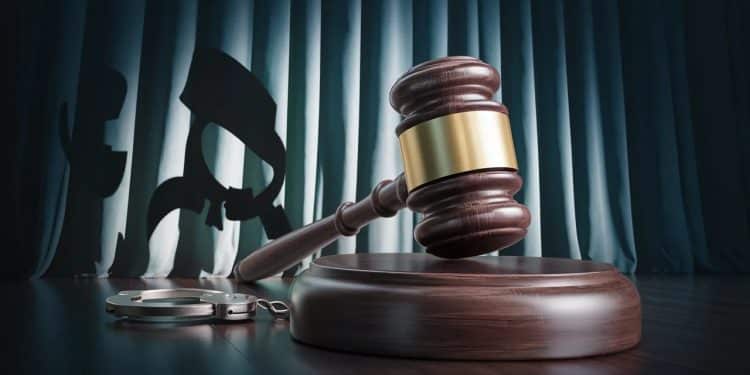 Le procès choc de deux artistes russes pour une pièce de théâtre ! - Viral Mag Deux artistes risquent 7 ans de prison en Russie pour une pièce jugée pro terroriste Un procès absurde qui illustre la répression culturelle du régime Viral Mag