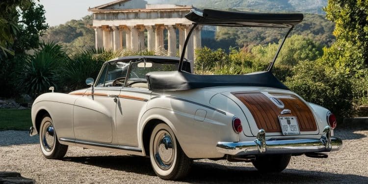 Rolls Royce repousse les limites du luxe avec lArcadia Droptail un cabriolet unique au monde Découvrez cette merveille qui vous transportera au paradis    Viral Mag