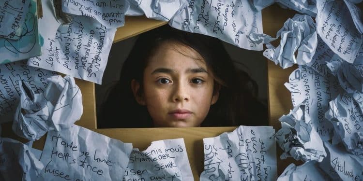 Un Collégien Harcelé à Cause de ses Origines : La Lutte Continue - Viral Mag Un élève de Neuilly sur Seine et sa famille portent plainte pour harcèlement raciste Découvrez leur combat et les mesures prises par lécole Viral Mag