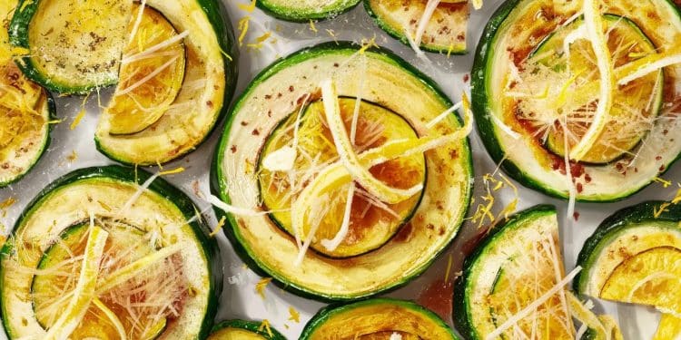 Découvrez cette recette ultra simple et savoureuse de courgettes rôties au parmesan et au citron qui vous fera saliver  Un délice estival à ne pas manquer   Viral Mag