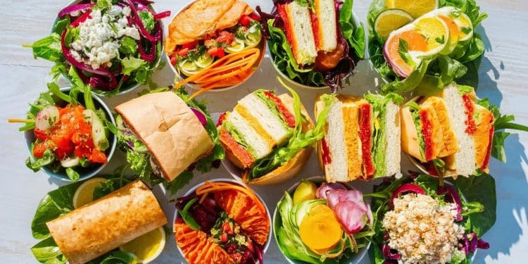 10 Déjeuners Végétariens Protéinés Prêts en 10 Minutes pour l’Été - Viral Mag Découvrez 10 recettes de déjeuners végétariens riches en protéines rapides et savoureux pour lété Sandwichs salades wraps Il y en a pour tous les goûts Viral Mag