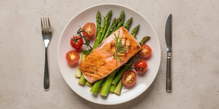 21 dîners savoureux pour perdre du poids sans se priver - Viral Mag Découvrez 21 recettes de dîners délicieux et équilibrés pour vous aider à atteindre vos objectifs minceur tout en vous régalant Des idées variées et originales Viral Mag