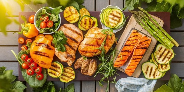 Découvrez 22 délicieuses recettes de grillades estivales faibles en calories pour des dîners sains et savoureux Du saumon au poulet en passant par les légumes régalez vous sans culpabilité    Viral Mag