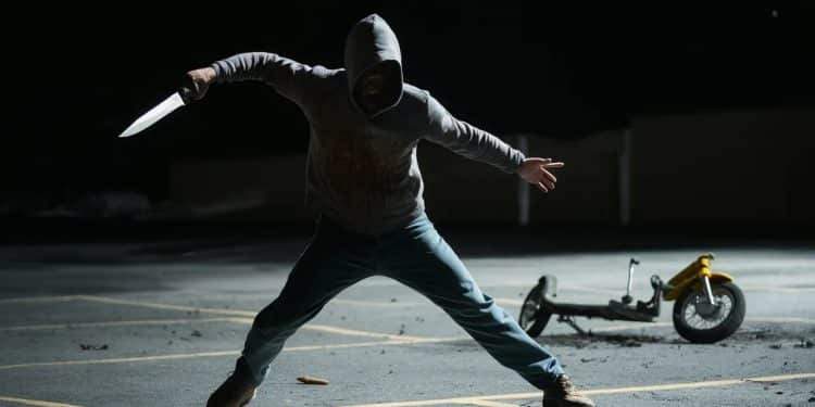 Acte de violence choquant à Denain : deux livreurs victimes d’une attaque au couteau - Viral Mag Un migrant marocain en situation irrégulière a violemment agressé deux livreurs Uber Eats à coups de couteau de boucher à Denain dans le Nord Lun des livreurs est grièvement blessé Viral Mag