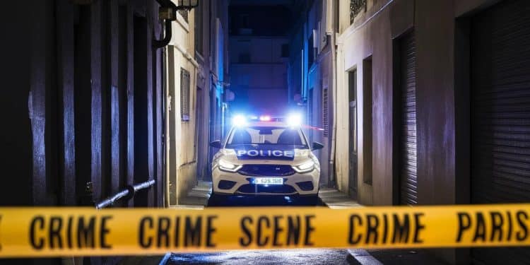 Agression au Couteau à Paris : Deux Blessés Grave - Viral Mag Une attaque à larme blanche dune violence inouïe sest produite à Paris faisant deux blessés graves Les agresseurs sont en fuite Viral Mag