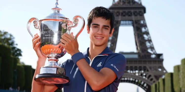 Alcaraz, le prodige espagnol décroche son 3ème Grand Chelem à Roland-Garros - Viral Mag Carlos Alcaraz 21 ans remporte Roland Garros et confirme son statut de nouvelle étoile du tennis mondial Découvrez son parcours et ses ambitions Viral Mag