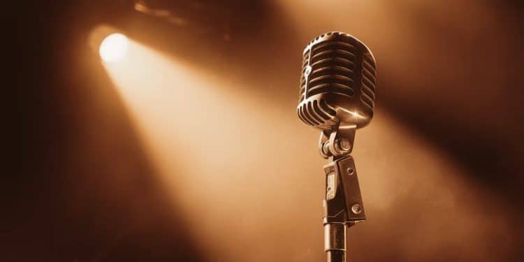 Claude Nougaro : une redécouverte 20 ans après sa mort - Viral Mag Disparition de Claude Nougaro il y a 20 ans retour sur lhéritage unique du chanteur et poète inclassable Sa voix rugueuse et son répertoire singulier revisités par une nouvelle génération Viral Mag