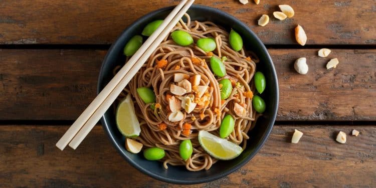 Délicieuses Nouilles Soba au Beurre de Cacahuète en 5 Ingrédients - Viral Mag Découvrez notre recette express de nouilles soba au beurre de cacahuète une explosion de saveurs en seulement 5 ingrédients et 15 minutes Viral Mag