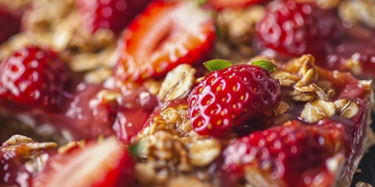 Des Barres Petit-Déjeuner à l’Avoine et aux Fraises Pour un Réveil Gourmand - Viral Mag Découvrez notre recette irrésistible de barres à lavoine et aux fraises parfaites pour un petit déjeuner sain et délicieux Faites le plein dénergie dès le matin Viral Mag