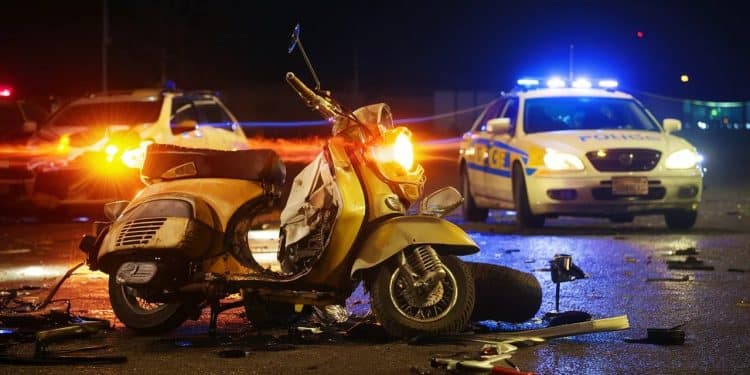 Drame à Gennevilliers : Un Jeune Homme Décède Suite à un Refus d’Obtempérer - Viral Mag Un jeune homme de 22 ans a perdu la vie suite à une chute en scooter après avoir refusé dobtempérer à la police Les circonstances du drame soulèvent des questions Viral Mag