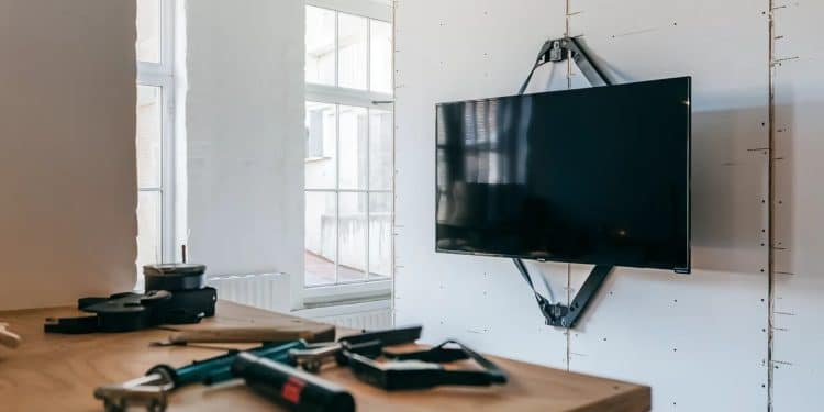 Découvrez nos conseils dexpert pour installer facilement votre télévision sur un mur en placoplâtre en toute sécurité Les techniques à connaître   Viral Mag