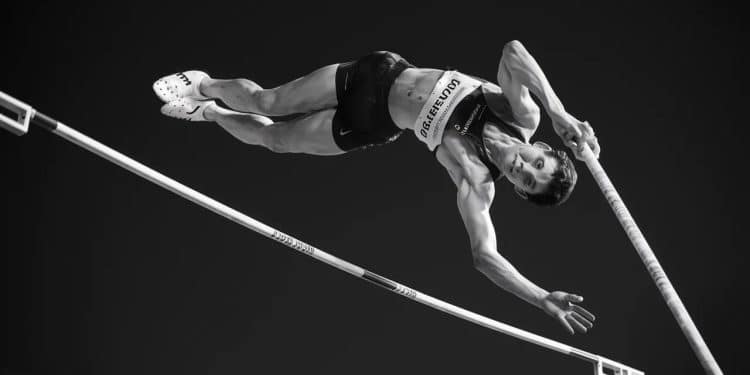 Kevin Mayer champion du décathlon réalise un exploit à la perche lors des championnats dEurope dathlétisme à Rome Retour sur cet incroyable moment   Viral Mag