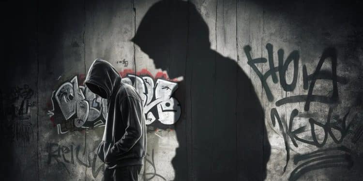 La Dérive Inquiétante de la Délinquance Juvénile en Seine-Saint-Denis - Viral Mag Un policier expérimenté dresse un tableau alarmant de lévolution de la criminalité des jeunes en Seine Saint Denis au cours des 30 dernières années Viral Mag