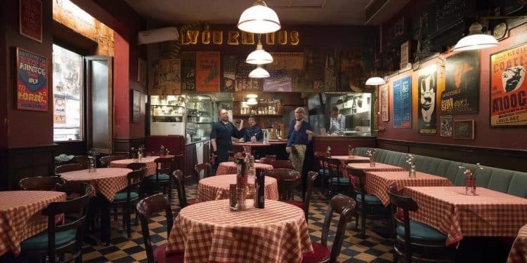 La Gentiane, Bistrot Lyonnais Authentique à Paris - Viral Mag Découvrez La Gentiane bistrot lyonnais incontournable à Paris Cuisine généreuse ambiance conviviale et déco rétro vous attendent   Viral Mag
