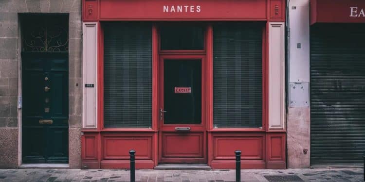 La hausse inquiétante des fermetures de commerces à Nantes - Viral Mag Malgré lattractivité de Nantes le nombre de commerces fermés a doublé en 3 ans en centre ville Quelles en sont les raisons et les conséquences Viral Mag