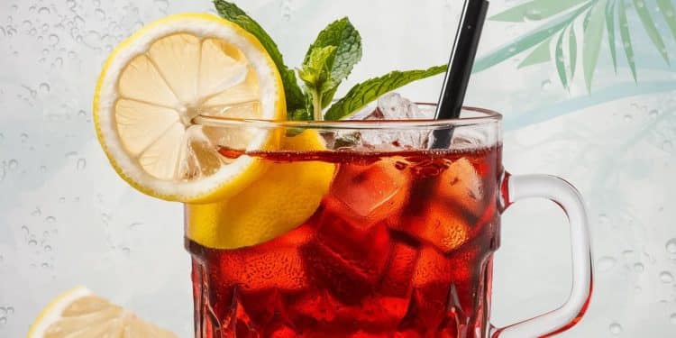 La Recette Secrète d’Ina Garten pour un Thé Glacé Herbacé Revigorant - Viral Mag Découvrez la recette simple mais délicieuse dIna Garten pour un thé glacé herbacé rafraîchissant parfait pour se désaltérer pendant les chaudes journées dété Viral Mag