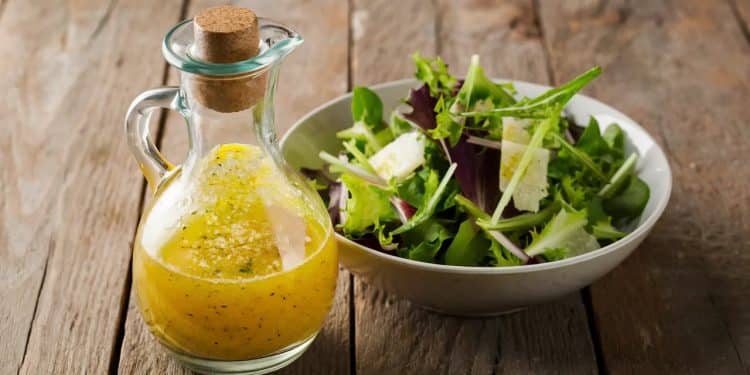 La Vinaigrette au Citron Grillé et à l’Ail : Un Délice Fumé Pour Sublimer Vos Salades - Viral Mag Découvrez la vinaigrette au citron grillé et à lail une recette originale qui apportera une touche fumée et gourmande à vos salades Facile à réaliser pour épater vos convives Viral Mag