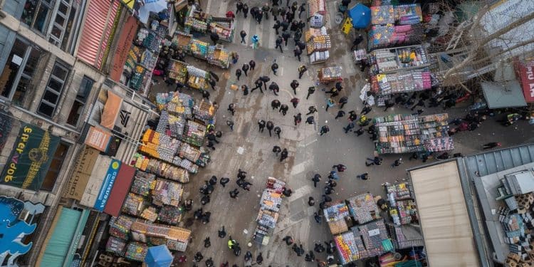 Le fléau des marchés à la sauvette à Lyon : la mairie appelle à l’aide - Viral Mag Découvrez comment la ville de Lyon se mobilise face à la recrudescence des marchés illégaux de vendeurs à la sauvette un phénomène inquiétant Viral Mag