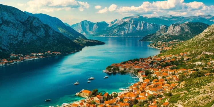 Le Monténégro, le joyau méconnu de l’Adriatique - Viral Mag Découvrez le charme du Monténégro ce petit pays des Balkans aux merveilles naturelles et culturelles loin des foules Un must pour vos prochaines vacances Viral Mag