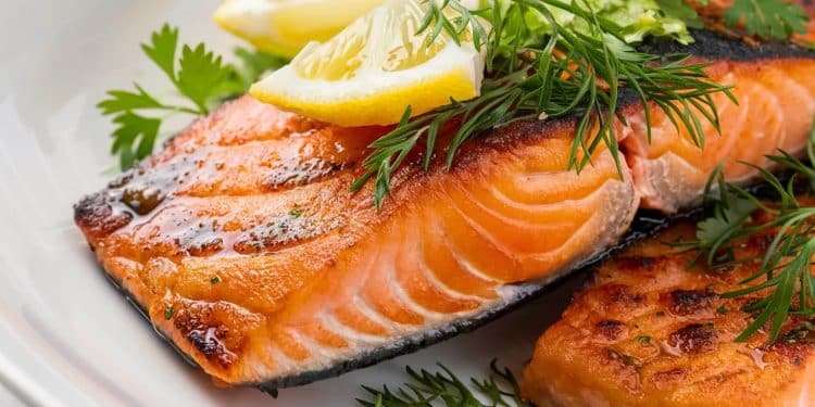 Le Saumon Poêlé: Un Délice Simple et Savoureux - Viral Mag Découvrez cette recette facile de saumon poêlé à lail et au citron Un repas sain et délicieux prêt en seulement 15 minutes Viral Mag