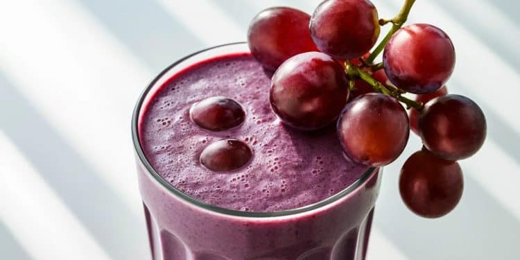 Le Smoothie Raisin : La Nouvelle Tendance Healthy - Viral Mag Découvrez le smoothie raisin la boisson santé qui fait fureur  Riche en antioxydants et en fibres il vous garde en forme Recette inside   Viral Mag