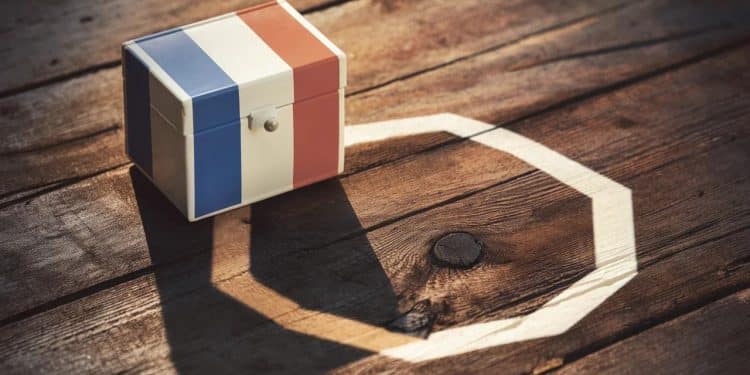 Législatives 2024 : Dominique Strauss-Kahn Appelle à Faire Barrage au RN - Viral Mag Dominique Strauss Kahn exhorte les électeurs à faire barrage au Rassemblement National lors des législatives 2024 quitte à voter LFI Viral Mag