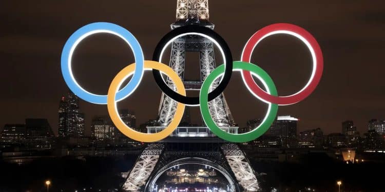 Les Anneaux Olympiques Illuminent la Tour Eiffel - Viral Mag Découvrez les anneaux olympiques géants installés sur la Tour Eiffel en préparation des Jeux Olympiques de Paris 2024 Un symbole emblématique Viral Mag