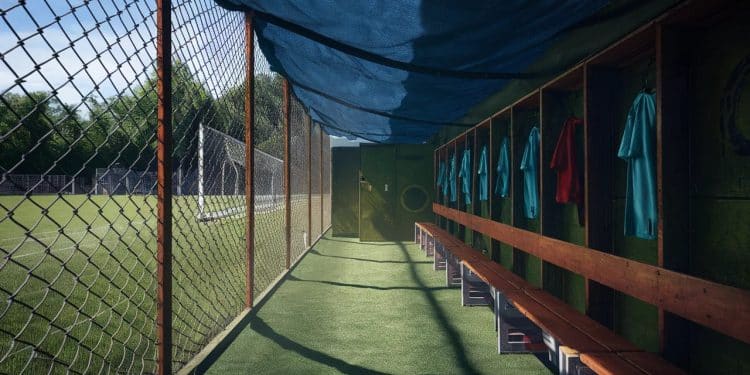 Les Bleus dans des Vestiaires Insolites à l’Euro 2024 - Viral Mag Découvrez les conditions de vestiaire surprenantes auxquelles sont confrontés les Bleus à lEuro 2024 Une bâche en guise de cloison vraiment Viral Mag