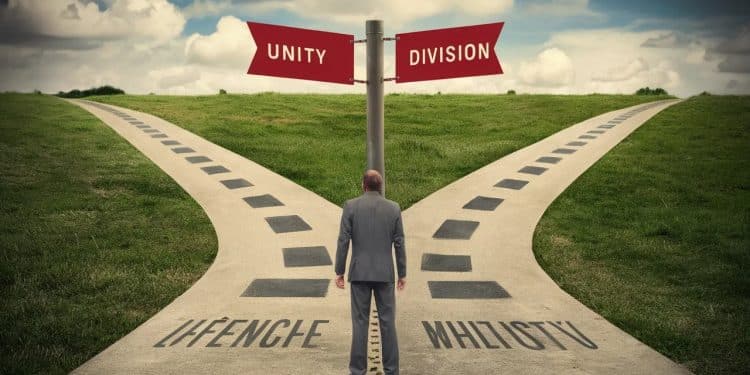 Les Législatives 2024 : La Gauche à la Croisée des Chemins - Viral Mag À lapproche des élections législatives de 2024 la gauche française se trouve face à un choix décisif Jean Luc Mélenchon appelle à lunité mais le chemin vers la victoire sannonce semé dembûches Viral Mag