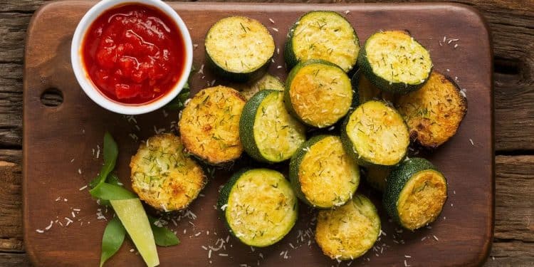 Les Secrets Croustillants des Courgettes Panées au Parmesan - Viral Mag Découvrez la recette simple et délicieuse des courgettes panées au parmesan cuites au four pour un résultat croustillant et sain Un en cas ou apéritif savoureux Viral Mag