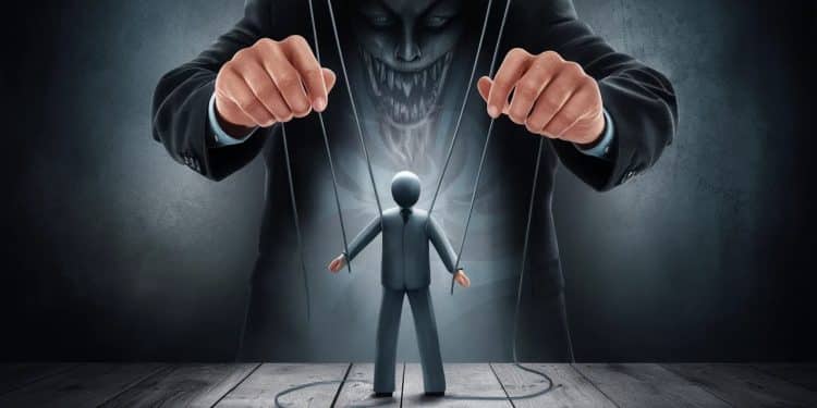 Les Secrets Derrière La Manipulation Orchestrée Par Un Escroc Diabolique - Viral Mag Découvrez lincroyable histoire dune famille aristocrate manipulée pendant plus de 10 ans par un seul homme Argent château divorces On vous dit tout Viral Mag