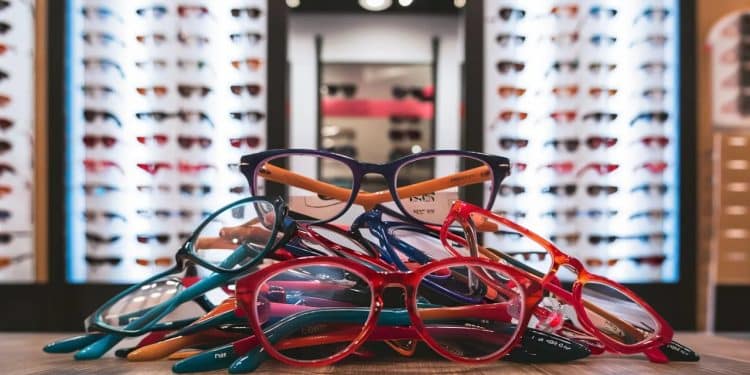 Lunettes Pour Tous: La Révolution Optique Low-Cost de Paul Morlet - Viral Mag À 32 ans lentrepreneur Paul Morlet bouleverse le secteur de loptique avec son enseigne Lunettes Pour Tous Découvrez le parcours de ce trublion de la lunette Viral Mag