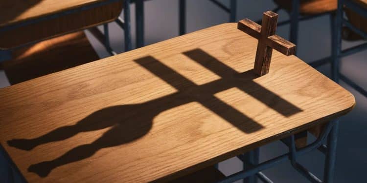 Scandale dans un Lycée Catholique : Professeur Incite les Élèves à Poser Nus - Viral Mag Un professeur de littérature dans un lycée catholique de la Drôme demande à ses élèves de poser nus pour la Palestine Enquête ouverte pour corruption de mineurs Viral Mag