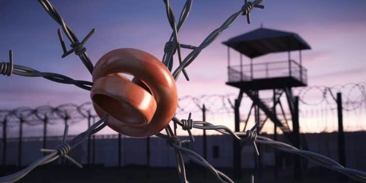 Sécurité en prison : Le fléau de la pratique du « yoyo » à la Santé - Viral Mag Plongée dans la maison darrêt de la Santé où la pratique du yoyo fait rage Téléphones drogues et denrées projetés quotidiennement Un fléau aggravé par la surpopulation carcérale Viral Mag