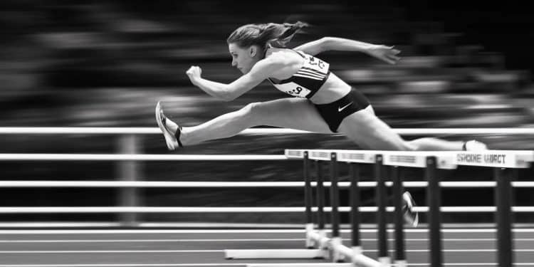 Sydney McLaughlin-Levrone : L’Américaine Brille sur 400m Haies - Viral Mag Sydney McLaughlin Levrone championne olympique en titre fait un retour fracassant sur le 400m haies avec le meilleur chrono mondial de lannée Viral Mag