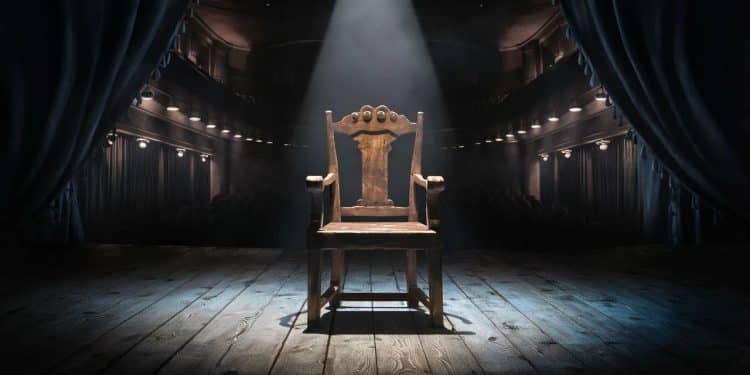 Thierry Godard, De La Télé Aux Planches De La Comédie-Française - Viral Mag Thierry Godard révélé par la série Engrenages devient pensionnaire de la prestigieuse Comédie Française Découvrez son parcours atypique Viral Mag