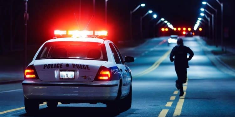 Tir mortel d’une policière sur un jeune homme : le récit choc - Viral Mag Une policière raconte les circonstances qui lont amenée à tirer mortellement sur un jeune homme de 19 ans lors dune intervention à Cherbourg Viral Mag