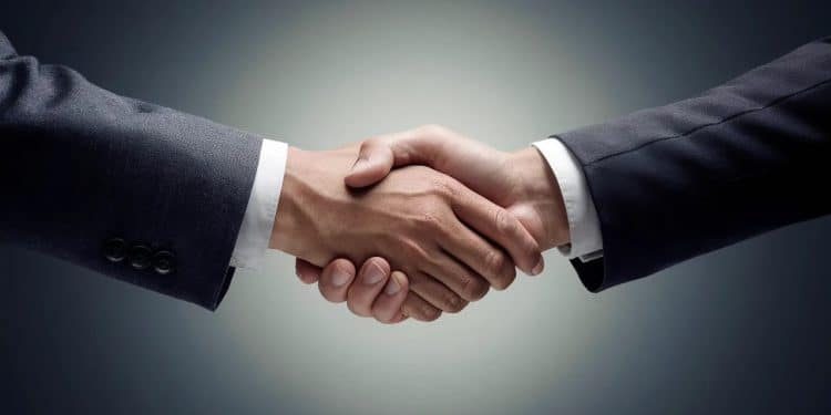 Une coalition économique du centre gauche au centre droit ? - Viral Mag Des économistes réputés de tous bords plaident pour une coalition centriste afin de relever les défis économiques de la France Décryptage Viral Mag