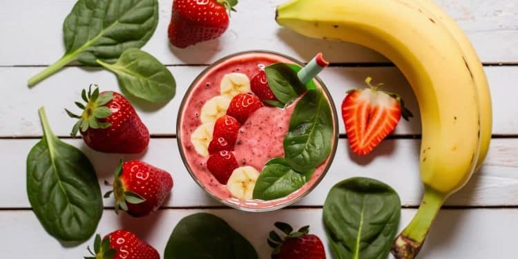 15+ recettes de smoothies aux fraises à faire pour toujours - Viral Mag Découvrez plus de 15 recettes délicieuses et saines de smoothies aux fraises faciles à préparer Des combinaisons surprenantes pour se régaler Viral Mag