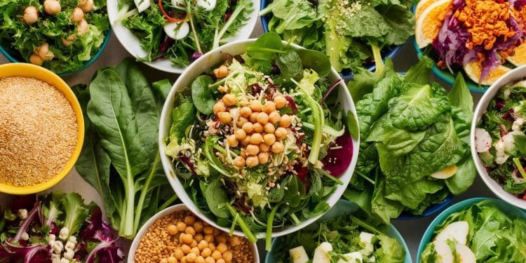 20 Salades d’Été Anti-Inflammatoires et Délicieuses - Viral Mag Découvrez 20 délicieuses salades dété riches en ingrédients anti inflammatoires comme les pois chiches les légumes verts et les céréales complètes Savoureux et bénéfiques pour votre santé Viral Mag