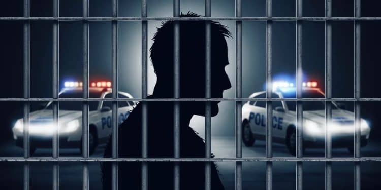 Condamné à 18 mois ferme : le parcours délinquant de Mebarek B. - Viral Mag Mebarek B 34 ans condamné à 18 mois de prison ferme pour multiples vols conduite de voitures volées recel de papiers et cartes bancaires volés Retour sur son interpellation mouvementée à Grenoble Viral Mag