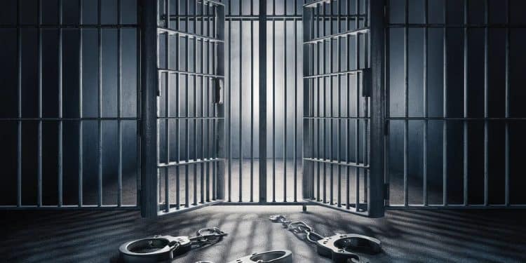 Un détenu du centre de détention de Saint Mihiel connu pour ses multiples délits et une tentative dévasion violente sest évadé lors dune permission de sortie pour régulariser ses papiers Les autorités ont lancé un mandat darrêt européen   Viral Mag