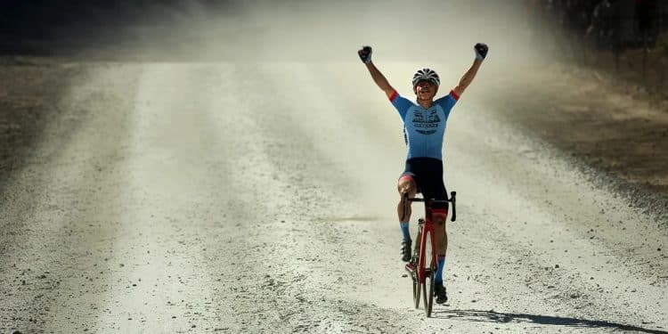 Exploit d’Anthony Turgis : Victoire française sur les chemins blancs - Viral Mag Anthony Turgis remporte la 9e étape du Tour de France avec panache sur les chemins blancs Retour sur cette journée mémorable pour le cyclisme français Viral Mag