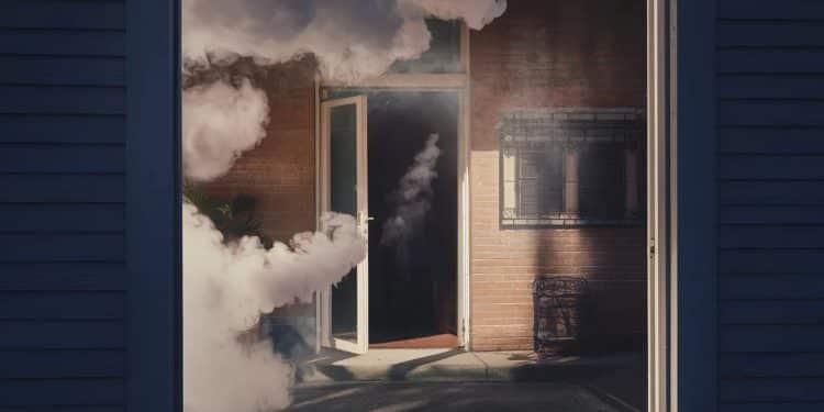 Fumée Anticambriolage : Un Bailleur Niçois Innove Contre les Squats - Viral Mag Côte dAzur Habitat teste des alarmes et générateurs de fumée dans ses logements vacants pour dissuader et faire fuir les squatteurs Viral Mag