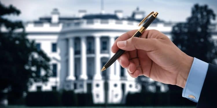 Les multiples visites dun neurologue spécialiste de Parkinson à la Maison Blanche suscitent des interrogations sur la santé de Joe Biden   Viral Mag