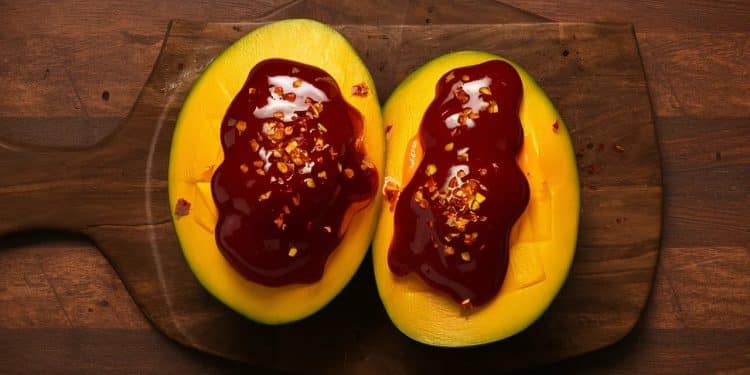 Découvrez le chamoy la sauce piquante et sucrée venue du Mexique qui se marie avec tout  Fruits légumes cocktails Les possibilités sont infinies   Viral Mag