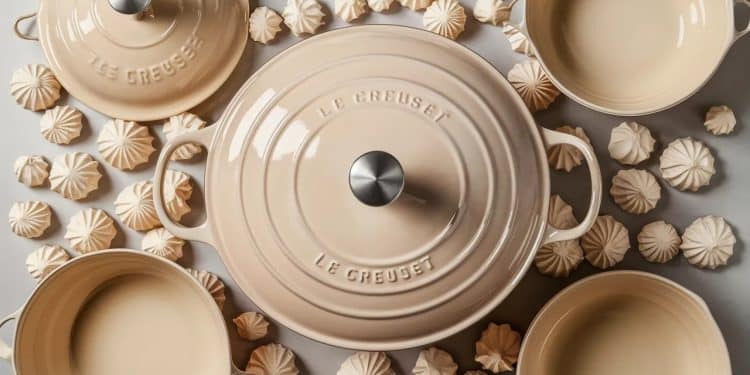 Le fabricant de casseroles Le Creuset cesse sa teinte bien aimée Meringue Dépêchez vous de saisir les dernières pièces jusquà  43 Découvrez les cocottes plats et plus en solde   Viral Mag